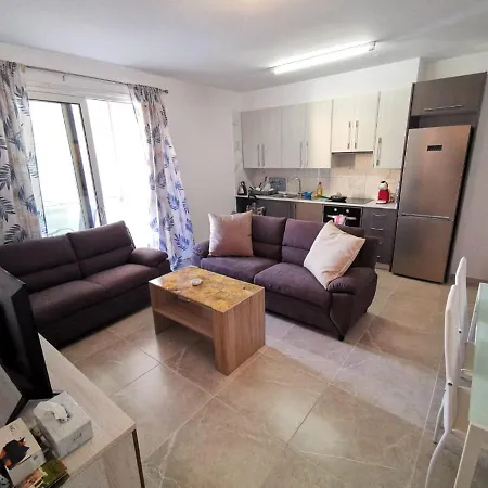Apartman Larnaca New Marina Flat With Communal Pool Lárnaka
