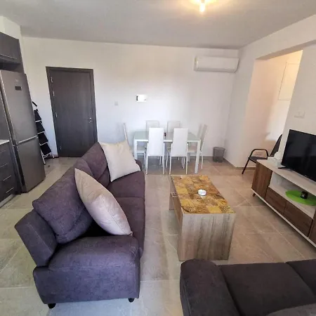 Larnaca New Marina Flat With Communal Pool Appartement