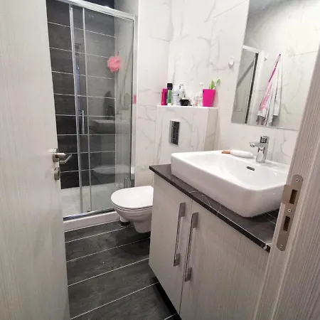 Larnaca New Marina Flat With Communal Pool * לרנקה